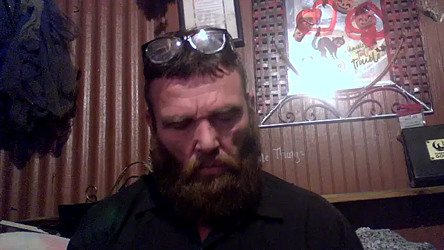 Snapshot of F33L_GOOD chatting on 10.27.25 F33L GOOD online show from 10.27.25