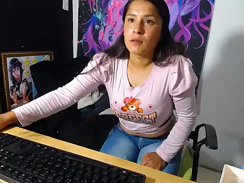 NahomiLove  online show from 10.27.25