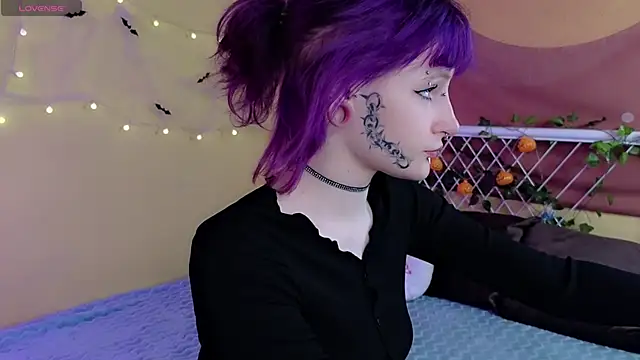 Snapshot of karkadeshk chatting on 10.29.25 karkadeshk online show from 10.29.25