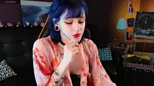 Snapshot of karkadeshk chatting on 11.14.25 karkadeshk online show from 11.14.25