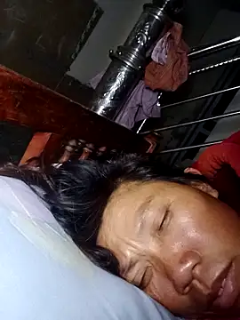 Snapshot of bella-la chatting on 12.17.25 bella-la online show from 12.17.25