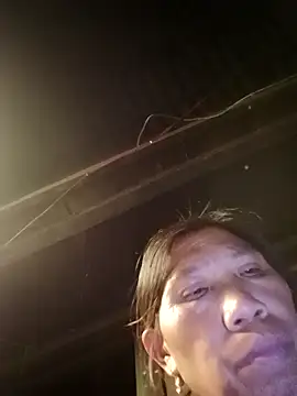 Snapshot of bella-la chatting on 12.19.25 bella-la online show from 12.19.25