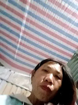 Snapshot of bella-la chatting on 12.21.25 bella-la online show from 12.21.25