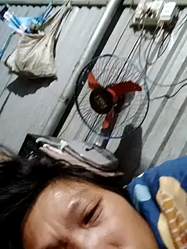 Snapshot of bella-la chatting on 12.21.25 bella-la online show from 12.21.25