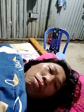 Snapshot of bella-la chatting on 12.22.25 bella-la online show from 12.22.25