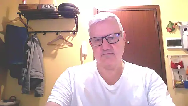 Snapshot of Diegoriv71 chatting on 04.17.26 Diegoriv71 online show from 04.17.26