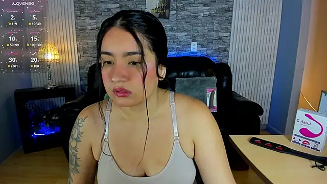 Amber Smitt19 online show from 12.17.25