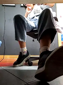 Piediniecollant online show from 11.03.25