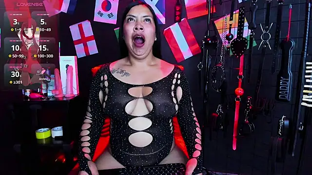 Snapshot of Loana_bdsm chatting on 06.26.26 Loana bdsm online show from 06.26.26