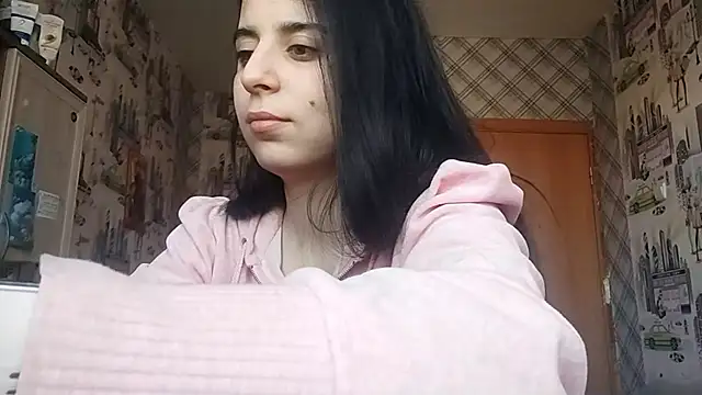 Snapshot of Lina_rix chatting on 12.17.25 Lina rix online show from 12.17.25