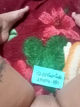 Snapshot of tutti2pbuzz chatting on 10.29.25 tutti2pbuzz online show from 10.29.25