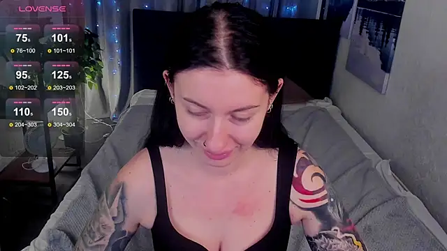 Snapshot of Lilit_Palmer chatting on 10.28.25 Lilit Palmer online show from 10.28.25