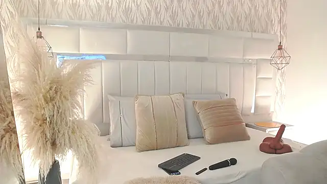 alaya noir  online show from 04.07.26