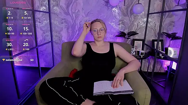 Snapshot of Liana_Ln chatting on 11.30.25 Liana Ln online show from 11.30.25