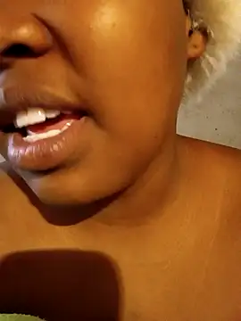 Snapshot of 3bigcuteness chatting on 11.16.25 3bigcuteness online show from 11.16.25