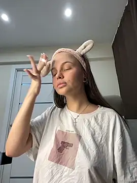 Snapshot of KissMeSashaPlz chatting on 10.31.25 KissMeSashaPlz online show from 10.31.25