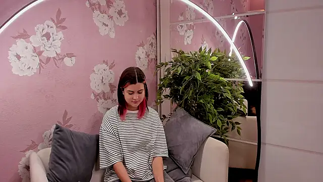 SharieTenuta online show from 11.01.25