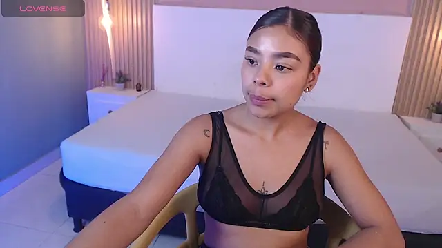 SoffiaDams2 online show from 11.23.25