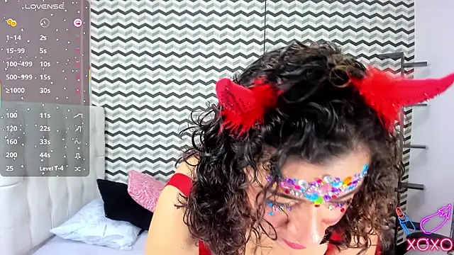 Snapshot of OSNAKELLER chatting on 10.30.25 OSNAKELLER online show from 10.30.25