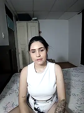 Snapshot of ambersoe chatting on 10.31.25 ambersoe online show from 10.31.25