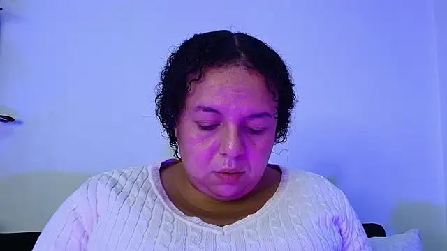 Snapshot of Natasha_Amber chatting on 11.05.25 Natasha Amber online show from 11.05.25