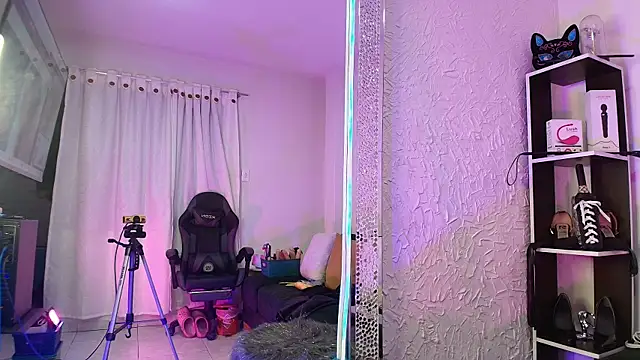 Snapshot of Natasha_Amber chatting on 11.13.25 Natasha Amber online show from 11.13.25