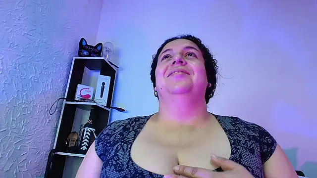 Snapshot of Natasha_Amber chatting on 11.18.25 Natasha Amber online show from 11.18.25