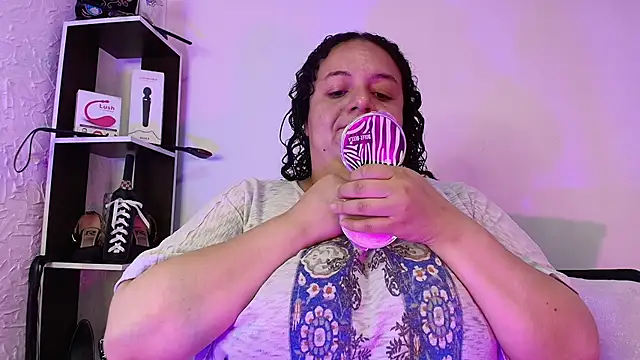 Snapshot of Natasha_Amber chatting on 11.22.25 Natasha Amber online show from 11.22.25