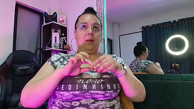 Snapshot of Natasha_Amber chatting on 11.30.25 Natasha Amber online show from 11.30.25