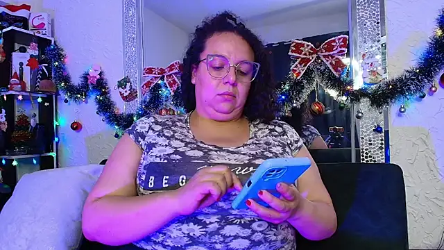 Snapshot of Natasha_Amber chatting on 12.13.25 Natasha Amber online show from 12.13.25