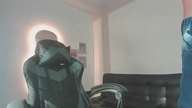 Snapshot of Senpai_Lover chatting on 11.25.25 Senpai Lover online show from 11.25.25