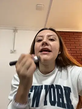 Snapshot of Adrimaretti chatting on 10.29.25 Adrimaretti online show from 10.29.25