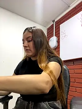 Adrimaretti online show from 11.18.25