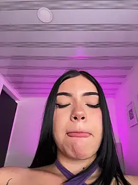 VioletEvanzz online show from 11.20.25