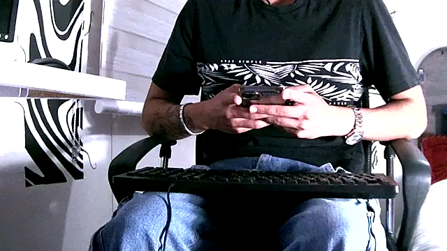 Snapshot of kai_storm420 chatting on 10.30.25 kai storm420 online show from 10.30.25