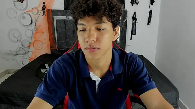 Snapshot of Maximiliano_Khalil chatting on 10.30.25 Maximiliano Khalil online show from 10.30.25