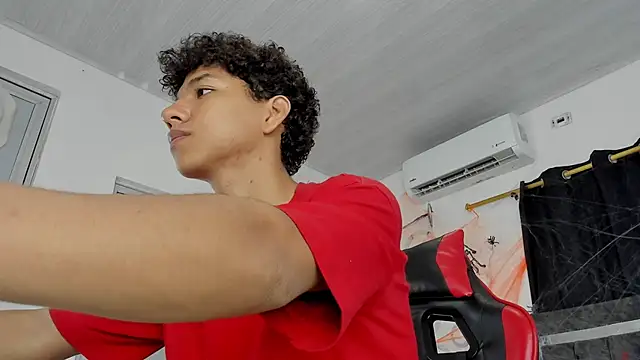 Snapshot of Maximiliano_Khalil chatting on 11.02.25 Maximiliano Khalil online show from 11.02.25