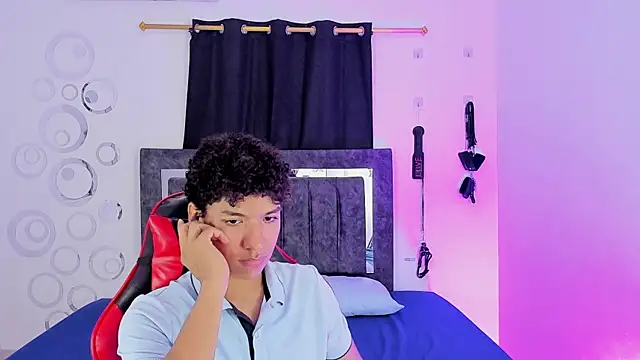 Snapshot of Maximiliano_Khalil chatting on 11.15.25 Maximiliano Khalil online show from 11.15.25