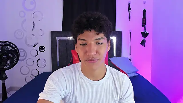 Snapshot of Maximiliano_Khalil chatting on 11.19.25 Maximiliano Khalil online show from 11.19.25