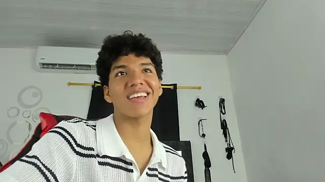 Snapshot of Maximiliano_Khalil chatting on 11.22.25 Maximiliano Khalil online show from 11.22.25