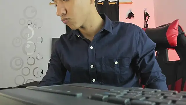 Snapshot of Maximiliano_Khalil chatting on 11.26.25 Maximiliano Khalil online show from 11.26.25