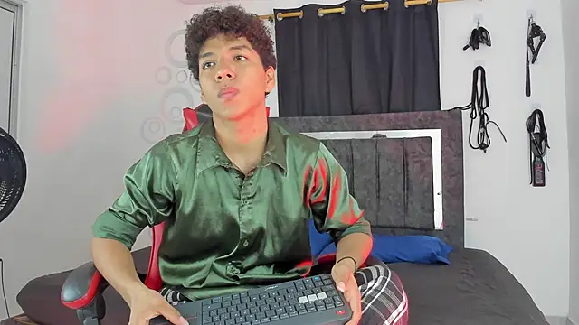 Snapshot of Maximiliano_Khalil chatting on 11.27.25 Maximiliano Khalil online show from 11.27.25