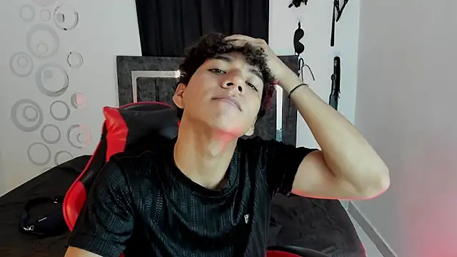 Snapshot of Maximiliano_Khalil chatting on 11.29.25 Maximiliano Khalil online show from 11.29.25