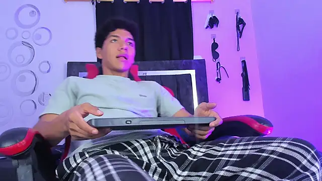 Snapshot of Maximiliano_Khalil chatting on 12.01.25 Maximiliano Khalil online show from 12.01.25