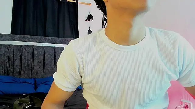 Snapshot of Maximiliano_Khalil chatting on 12.04.25 Maximiliano Khalil online show from 12.04.25