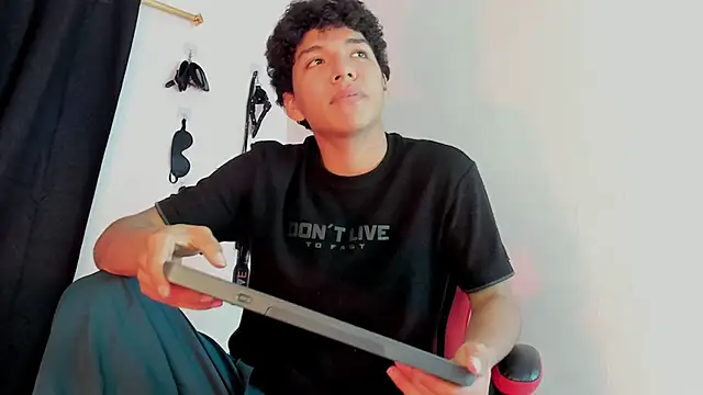 Snapshot of Maximiliano_Khalil chatting on 12.05.25 Maximiliano Khalil online show from 12.05.25