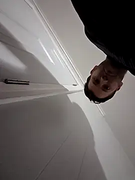 maik05262 online show from 10.28.25