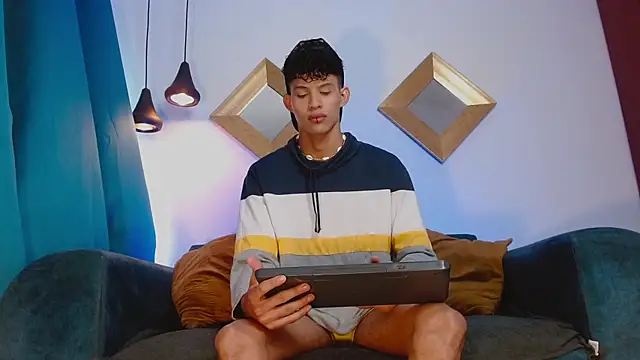 Snapshot of KamiSuarez chatting on 11.01.25 KamiSuarez online show from 11.01.25