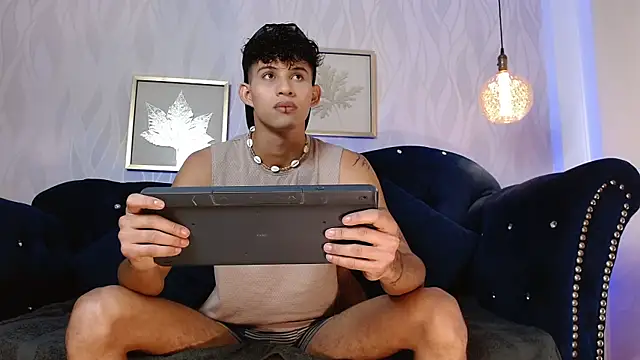 Snapshot of KamiSuarez chatting on 11.05.25 KamiSuarez online show from 11.05.25