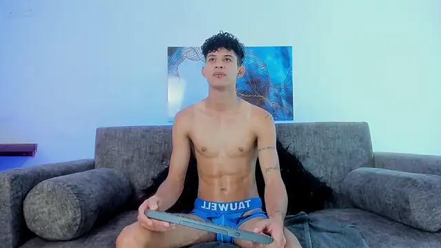 Snapshot of KamiSuarez chatting on 11.25.25 KamiSuarez online show from 11.25.25